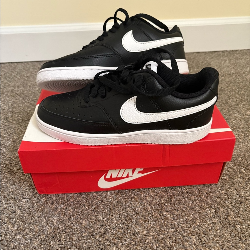 Nike Black and White Sneakers Classic Low-Top Design